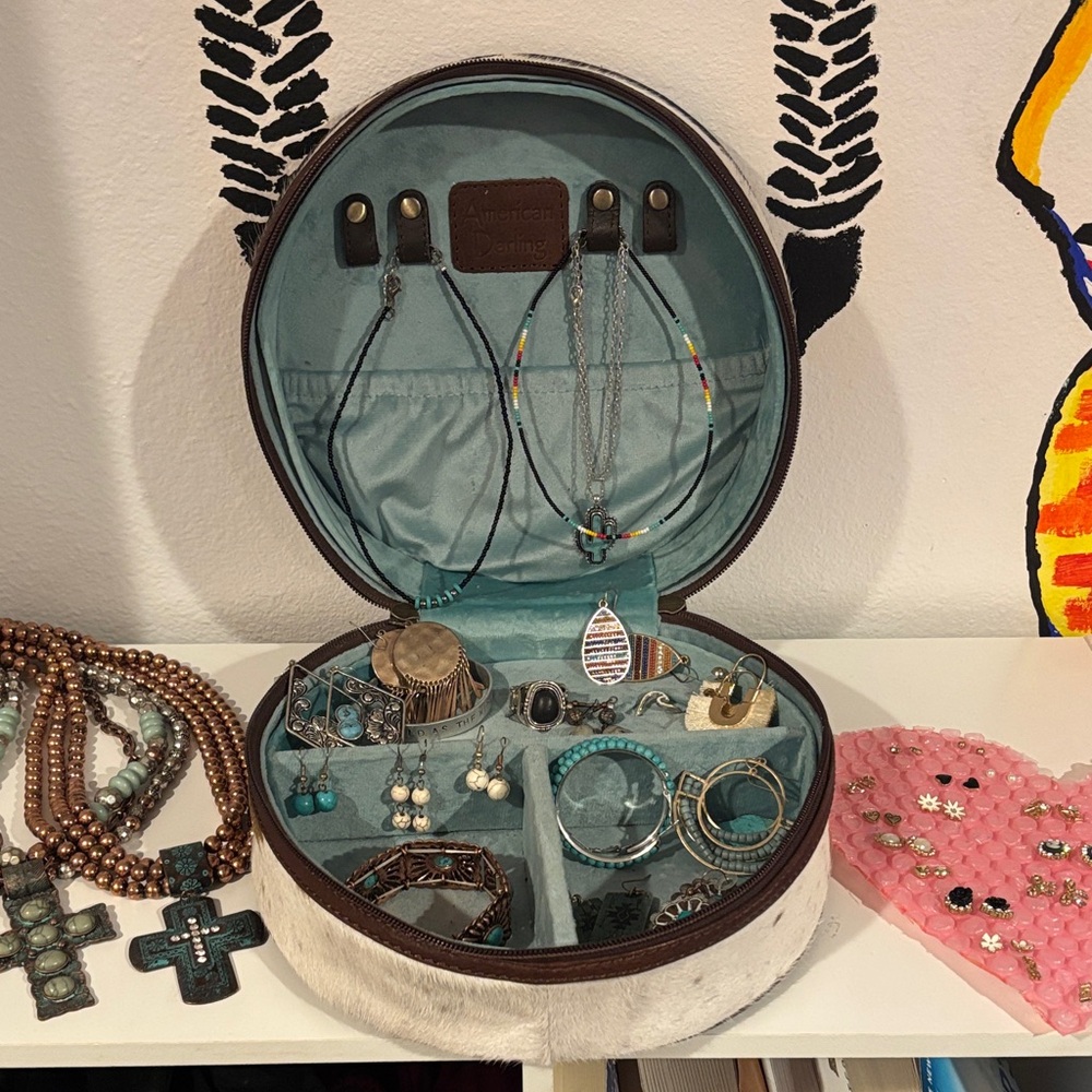 Round Leather and Cowhide Jewelry Case